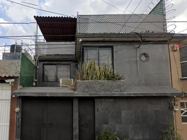 Casa con 3 recámaras y 140 m² superficie de terreno en venta en Villa de las Flores 1a Sección