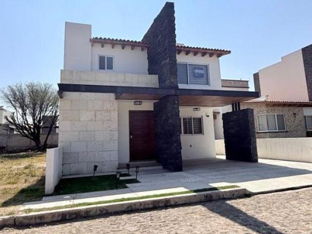 Casa con 3 recámaras en venta, 300 m² superficie de terreno, Haciendas de Tequisquiapan