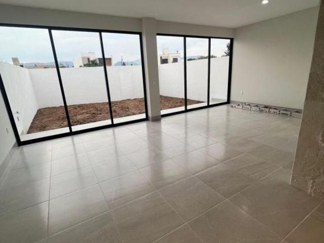 Casa con 3 recámaras en venta en Fraccionamiento Mayorca Residencial en privada con Alberca