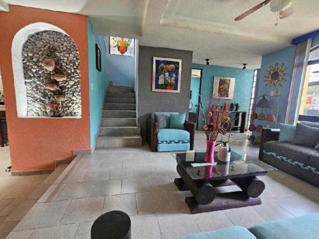 Casa con 3 recámaras en venta en Pedregal de las Fuentes, sólo 6 casas