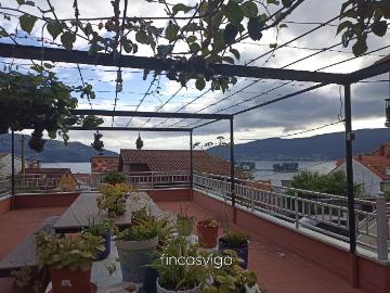 Casa con 3 viviendas en Redondela. Con entradas independientes