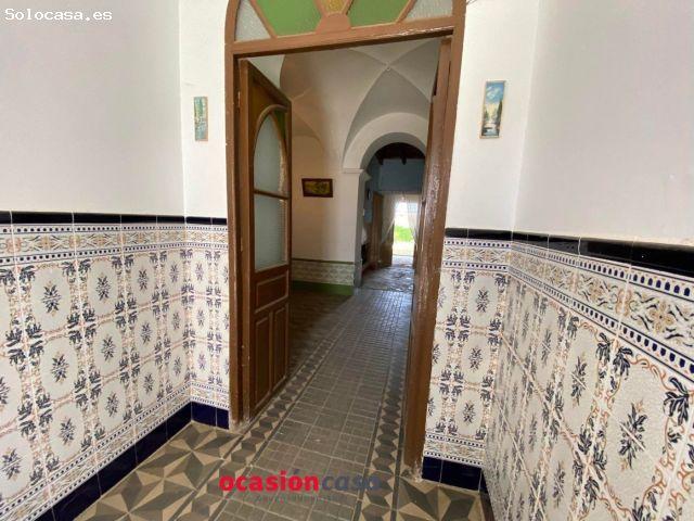 CASA CON TEJADO NUEVO Y GRAN PATIO