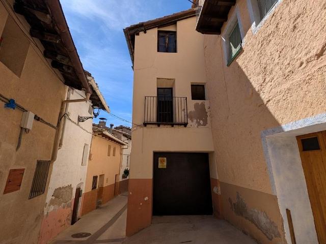 Casa con tejado reformado en Peñarroya de Tastavins