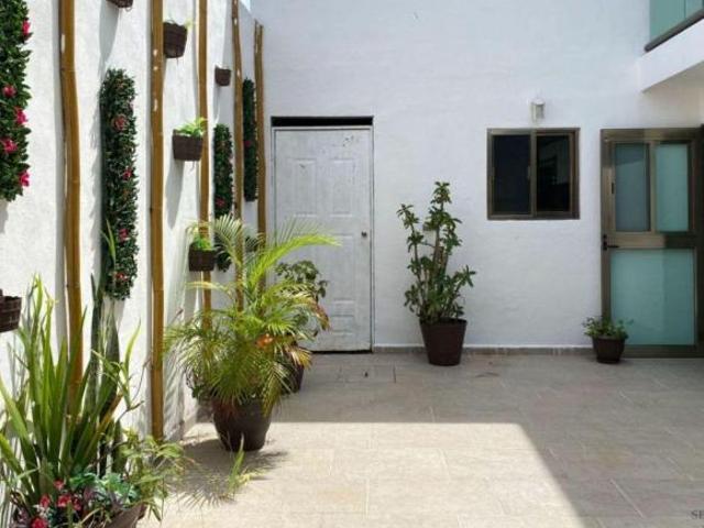 Casa con terraza, adaptable a 2 departamentos, Flamingos, Cozumel