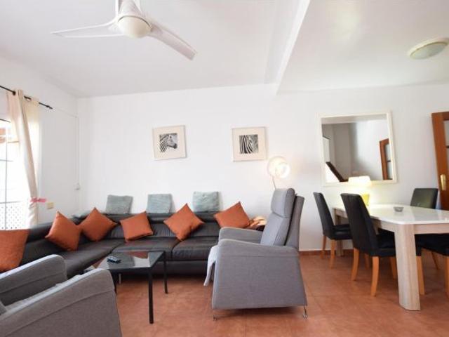 Casa con terraza amplia y soleada para pasar el invierno