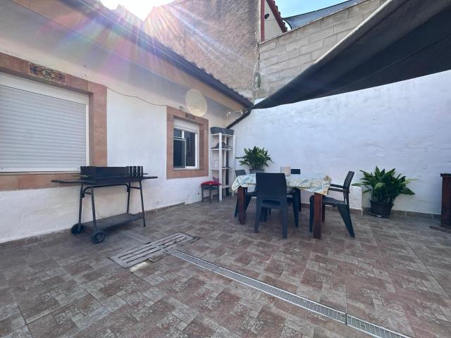 CASA CON TERRAZA EN VENTA EN EL BARRIO OLIVER