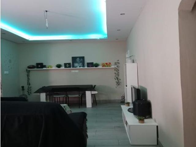 Casa con terraza enorme, patio y cochera. Gran potencial
