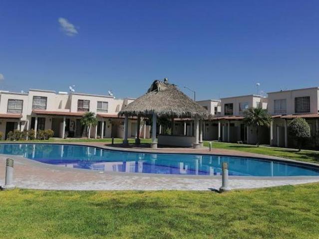 CASA CON TERRAZA FRENTE A ALBERA REAL SANTA FE XOCHITEPEC