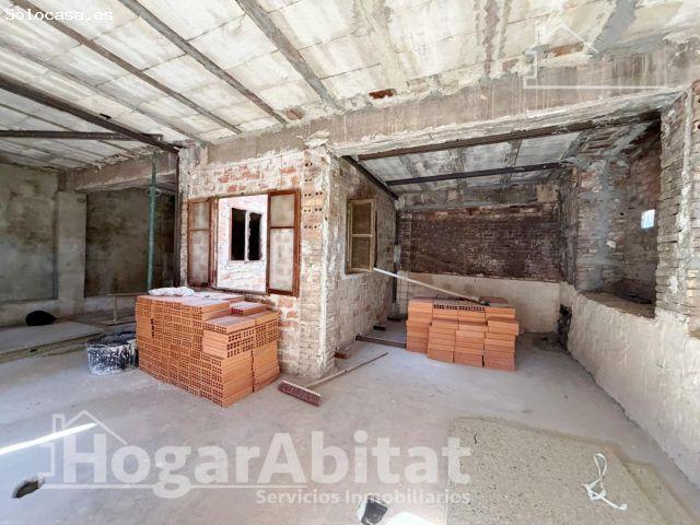 CASA CON TERRAZA PARA CREAR TU HOGAR DE ENSUEÑO JUNTO A LA ESTACIÓN DEL TREN