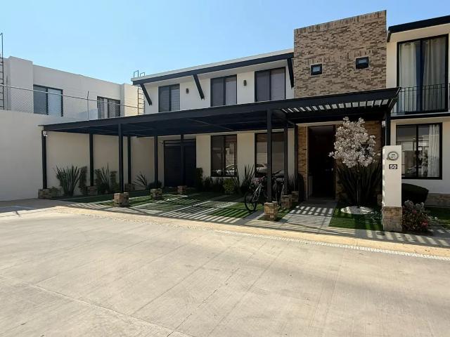 Casa con Terraza y Asador en Puerta de Piedra, Corregidora – Diseño, Confort y Plusvalía