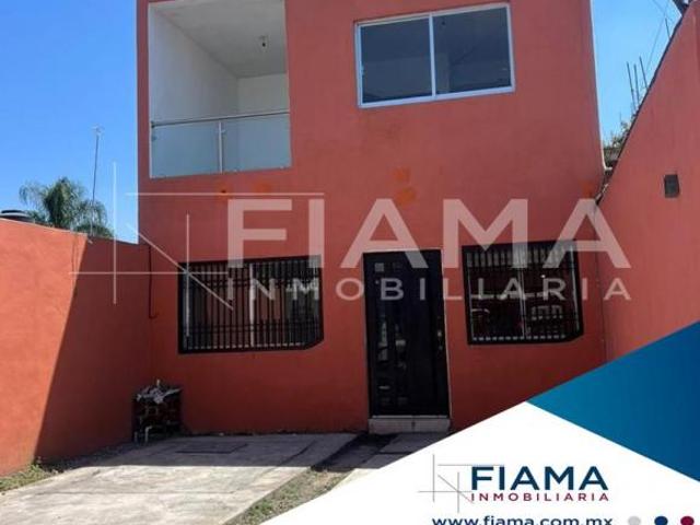 CASA CON TERRENO BARDEADO EN VENTA EN COL. CENTRO, XALISCO, NAYARIT