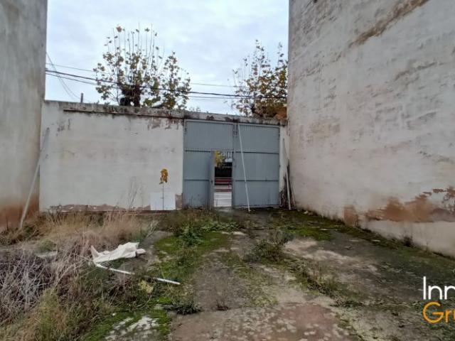 CASA CON TERRENO CON ACCESO A DOS CALLES
