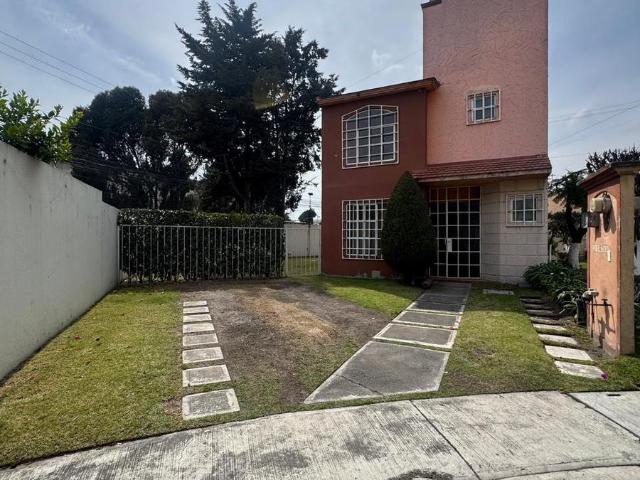 CASA CON TERRENO EXCEDENTE EN RENTA EN LA GALIA TOLUCA