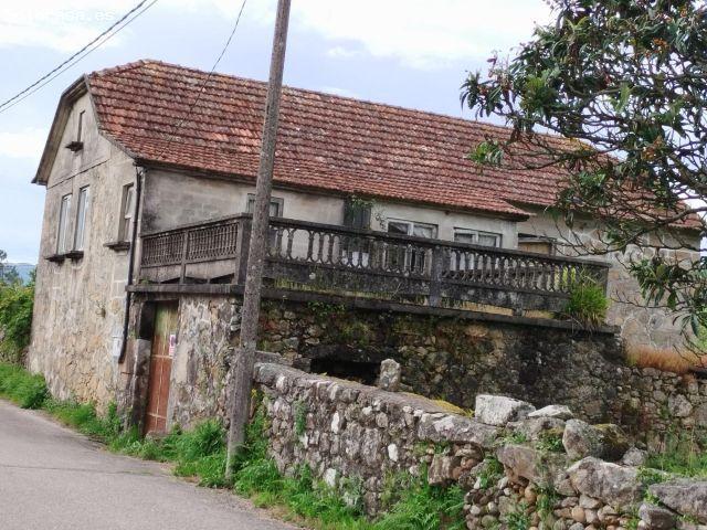 Casa con terreno edificable en Tomiño