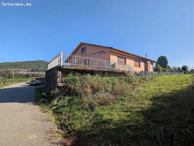Casa con terreno en Mos SIN POSESION. No se Puede Visitar