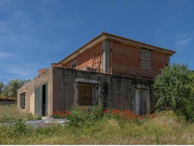 CASA CON TERRENO EN MORALEDA DE ZAFAYONA