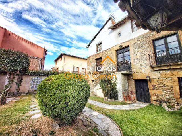 CASA CON TERRENO EN CASCO HISTÓRICO DE SANTO DOMINGO DE LA CALZADA