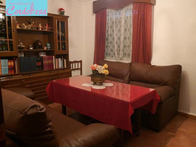 CASA CON TERRENO EN CARRERA DEL CABALLO