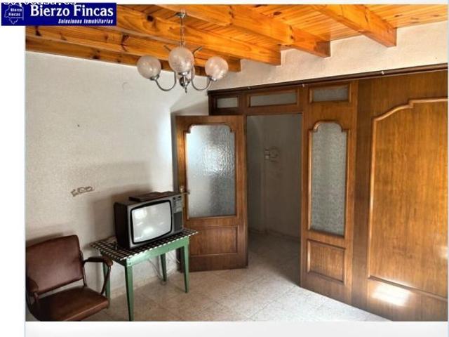 CASA CON TERRENO EN CIFUENTES DE RUEDA PARA REFORMAR