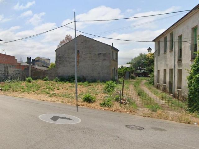 CASA CON TERRENO EN COLUMBRIANOS