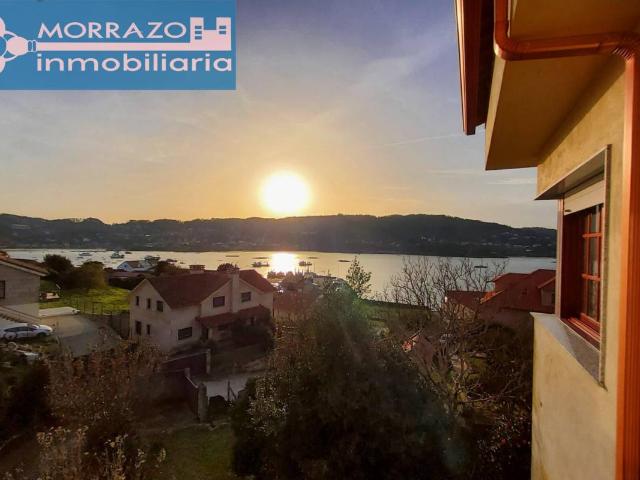 Casa con terreno en el muelle de Aldán