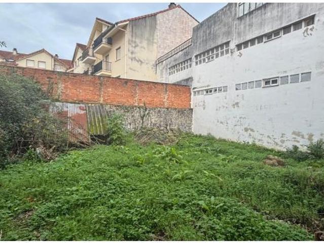 CASA CON TERRENO EN EL CENTRO DE AMPUERO
