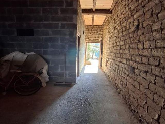 CASA CON TERRENO EN EL CENTRO DE CAMPONARAYA CON POZO