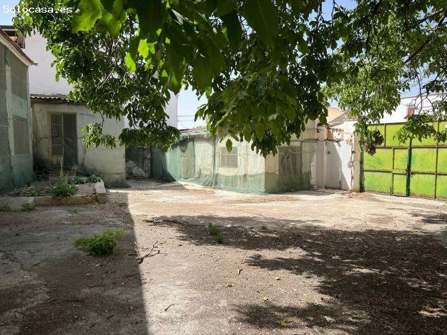 Casa con terreno en el centro de Illora