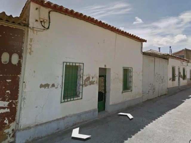 Casa con terreno en Huesca