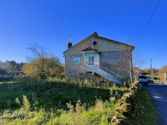 CASA CON TERRENO EN LUINTRA