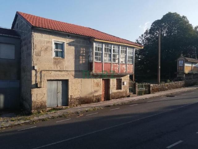 CASA CON TERRENO EN PAZOS DO MONTE VILAMARIN