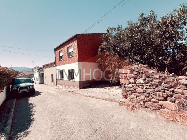 CASA CON TERRENO EN VENTA EN SANTA MARÍA DEL BERROCAL ÁVILA