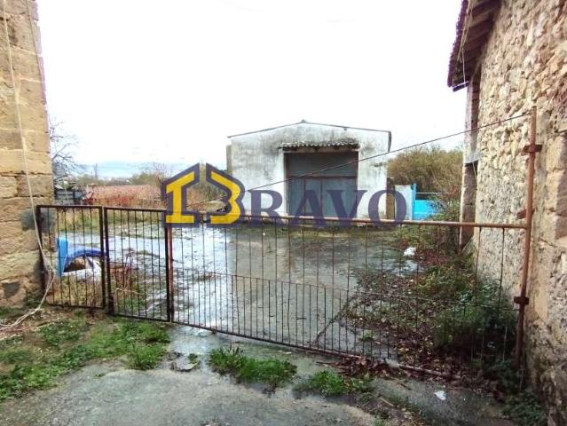 CASA CON TERRENO EN VENTA ZONA VILLARCAYO