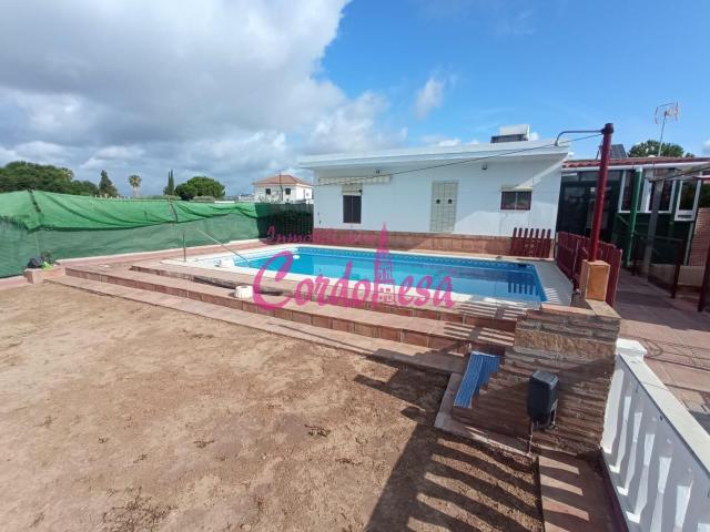 CASA CON TERRENO, GARAJE Y PISCINA EN EL HIGUERON