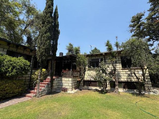 Casa con terreno grande y jardín en zona de hospitales, ideal para remodelar en Tlalpan