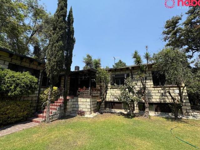 Casa con terreno grande y jardín en zona de hospitales, ideal para remodelar en Tlalpan