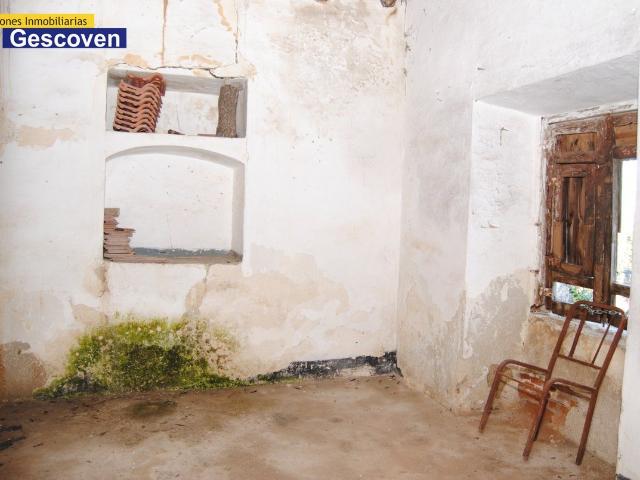 CASA CON TERRENO. PARA REFORMAR