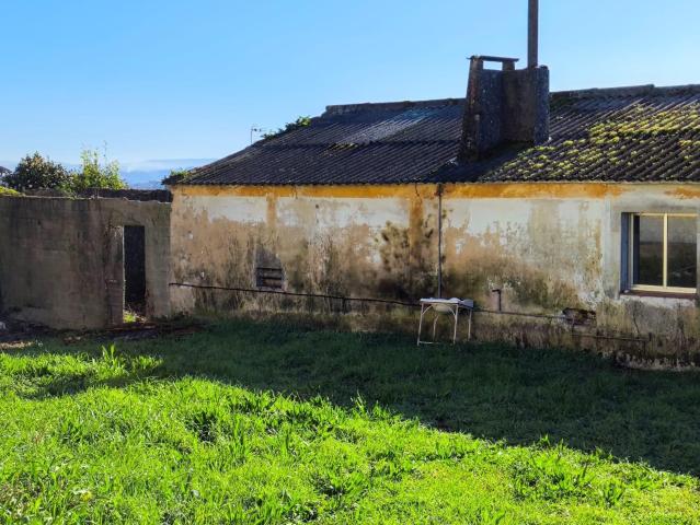 Casa con terreno para rehabilitar en Outeiro, Cela de Cambre
