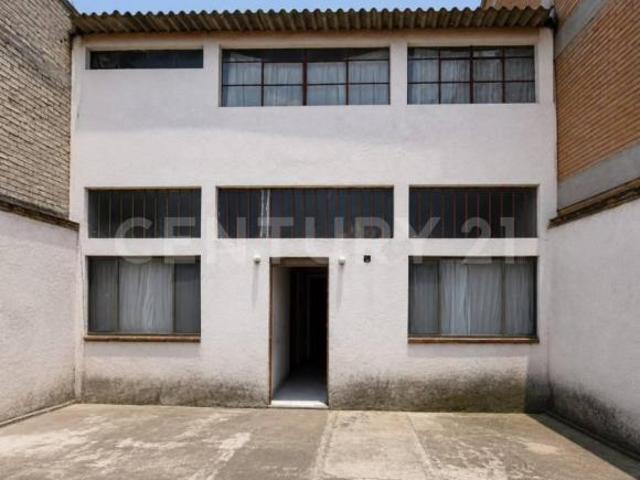 CASA CON TERRENO PARA REMODELAR EN BARRIO DE SAN MIGUEL IZTAPALAPA