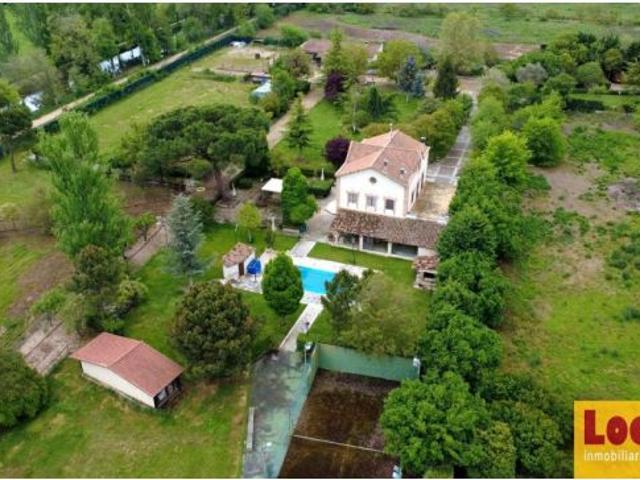 Casa con terreno vallado y piscina en Palencia