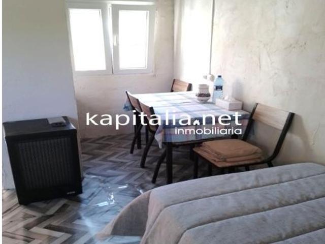 CASA CON TERRENO Y ALMACEN A LA VENTA EN ONTINYENT, UBICADA EN LA ZONA DE MORERA
