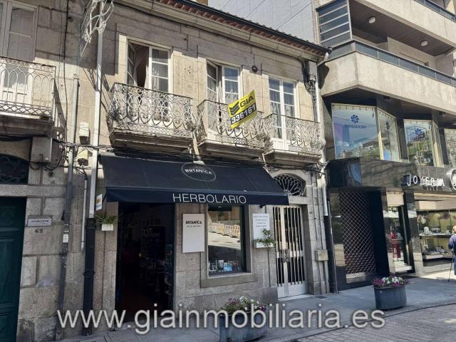 Casa con terreno y local comercial en alquiler con rentabilidad !