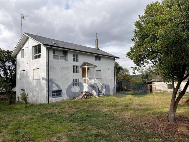 Casa con terreno y muchas posibilidades a 25 km de Lugo