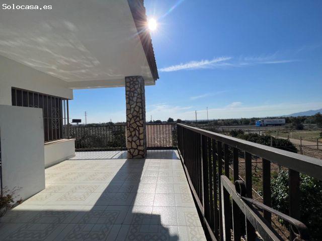 CASA CON TERRENO Y PISCINA
