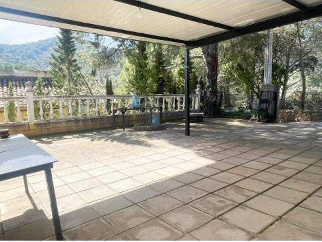 ¡ CASA CON TERRENO Y PISCINA EN VILLAHARTA!