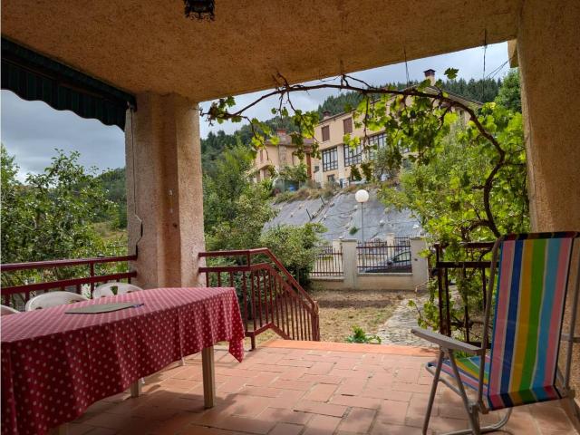 CASA CON TERRENO