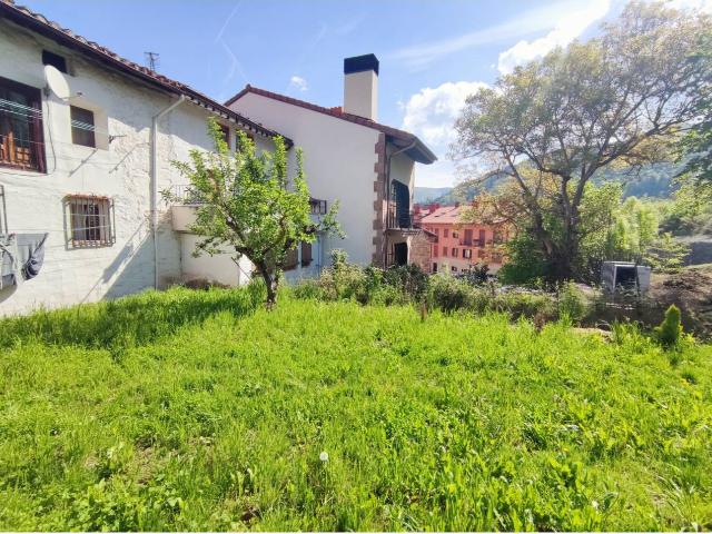CASA CON TERRENO