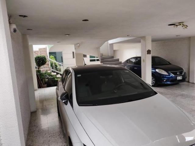 Casa con tres departamentos en Venta