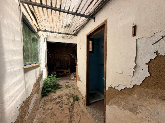 CASA CON UN ENORME POTENCIAL EN PLENO CENTRO DE ENGUERA
