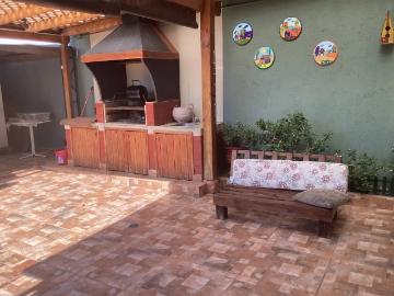 Casa con un linda area de quincho